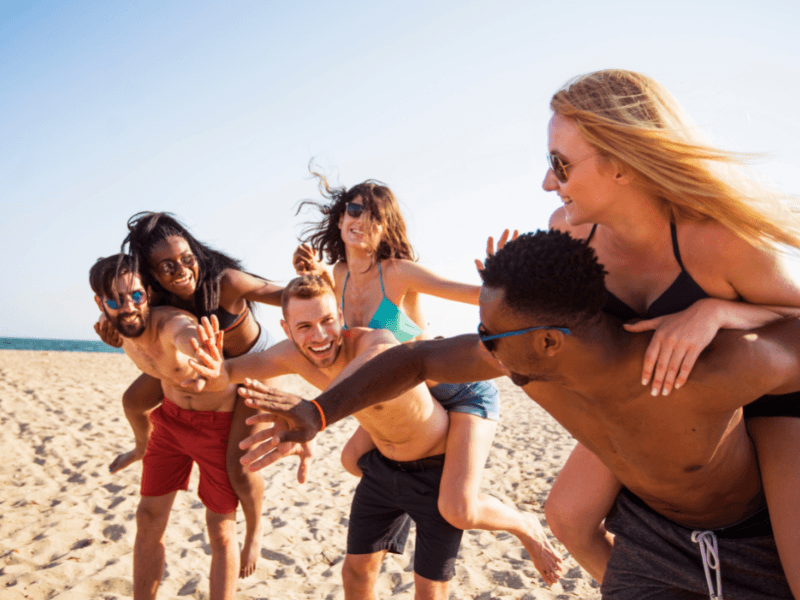 Descubra como organizar e curtir uma viagem com os amigos