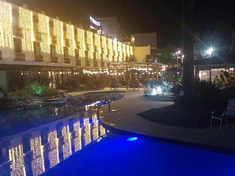 Decoração de Natal: Viva o Encanto do Natal em Ubatuba com Conforto e Experiências Especiais