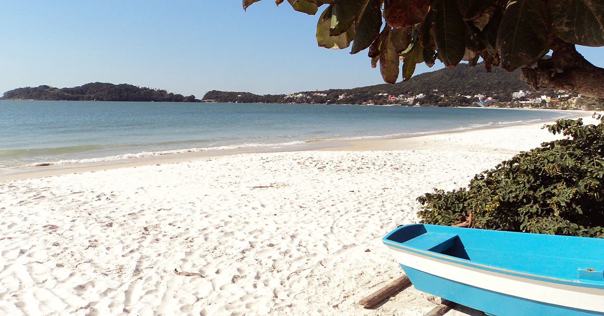 Praia de Bombinhas SC: O coração da Península Encantada