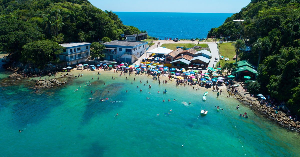 Conheça os encantos da Praia da Sepultura em Bombinhas SC