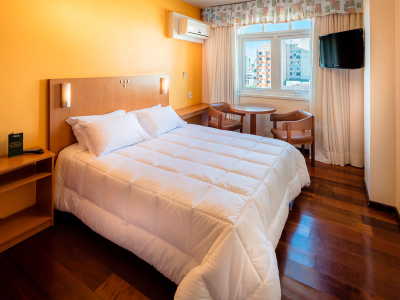 Quarto Luxo Com Cama de Casal