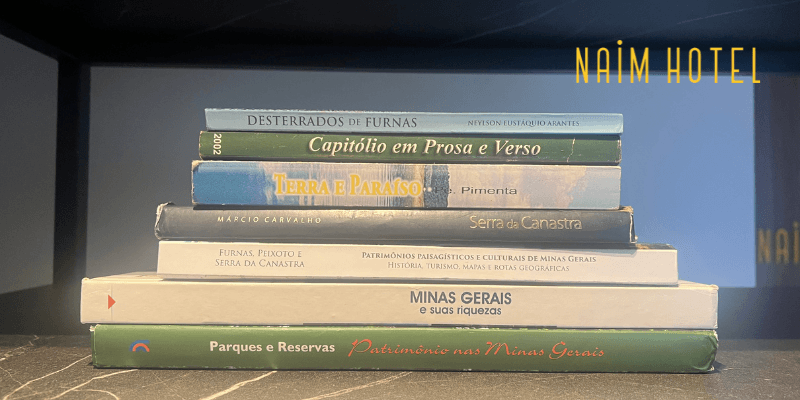 Leitura no Naim Hotel: Histórias que Conectam Você à Essência de Capitólio